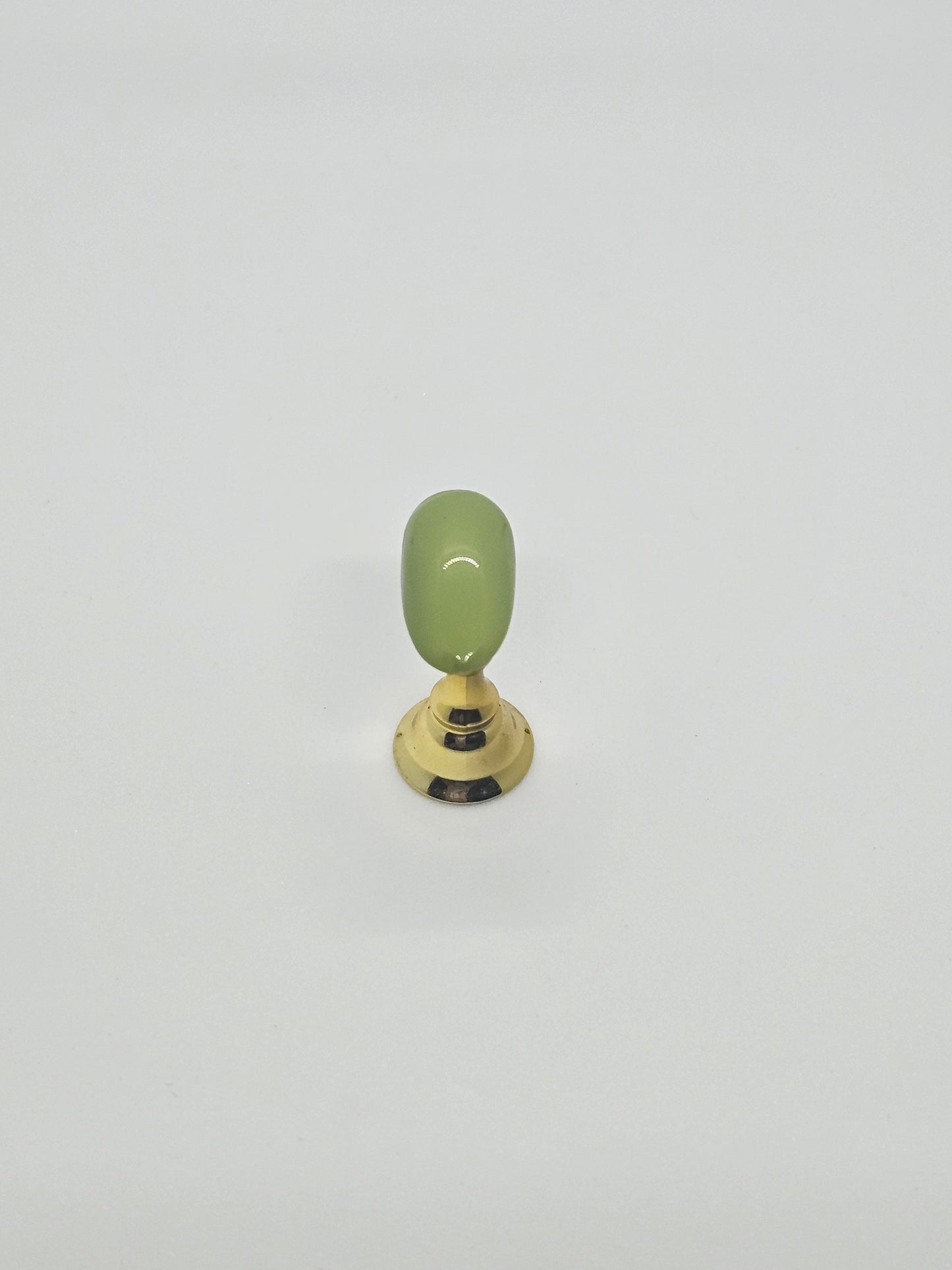 687